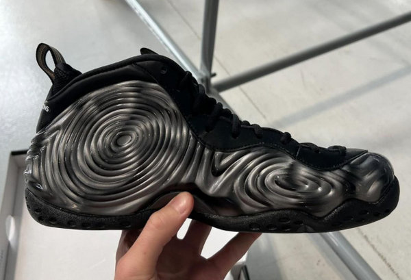 COMME des GAR?ONS HOMME PLUS x Nike Air Foamposite One 全新配色.jpg